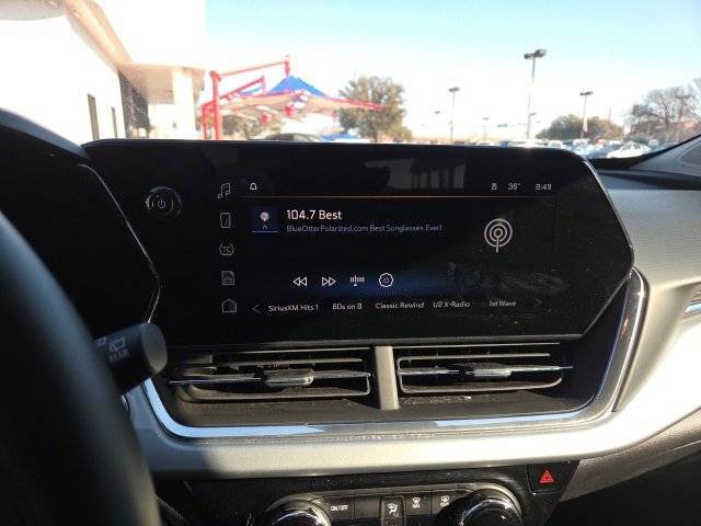 Used 2025 Chevrolet Trax LT w/ LT Convenience Package image 9