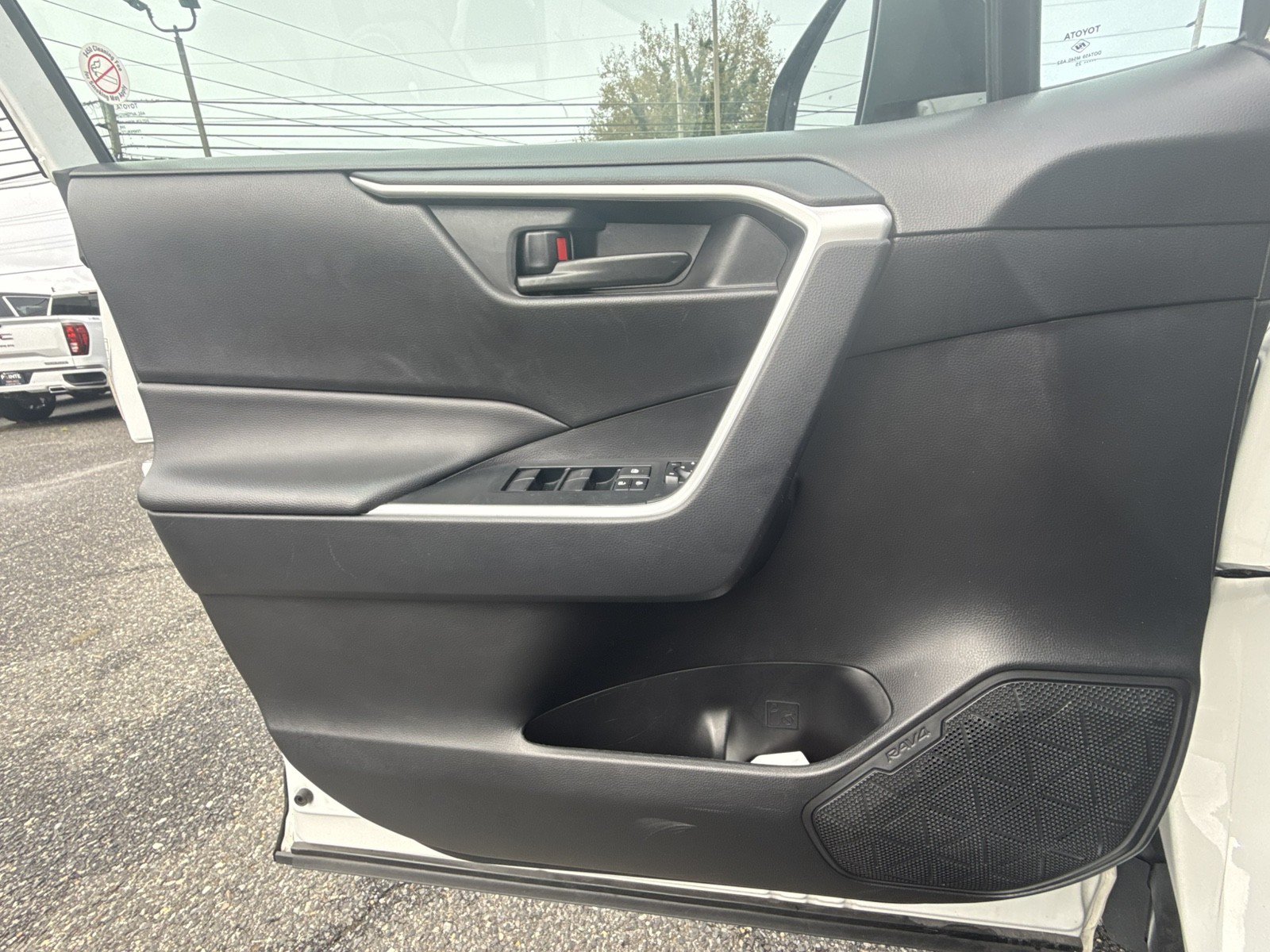 Used 2025 Toyota RAV4 LE AWD/4WD image 24