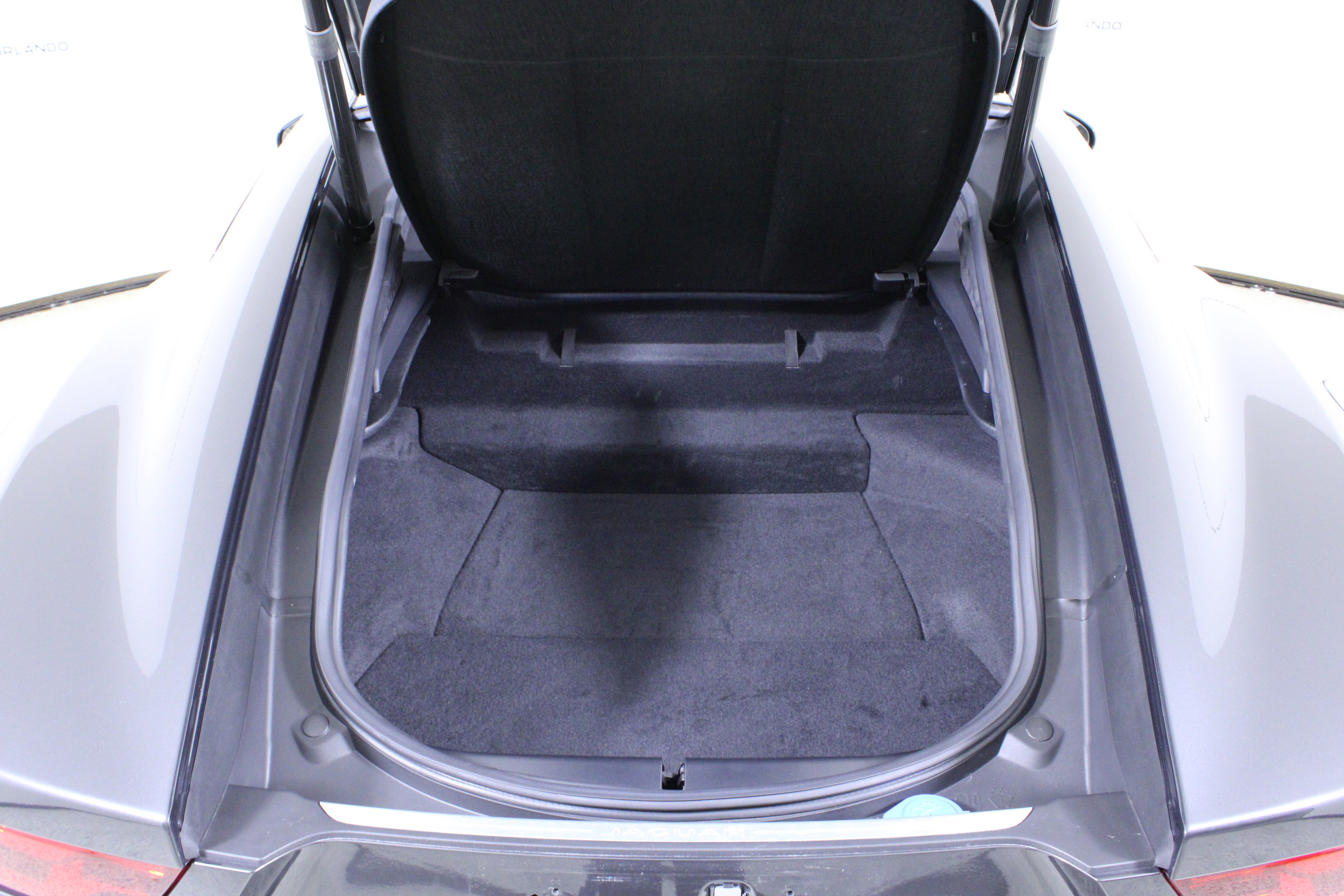 Used 2024 Jaguar F-TYPE R AWD/4WD image 10