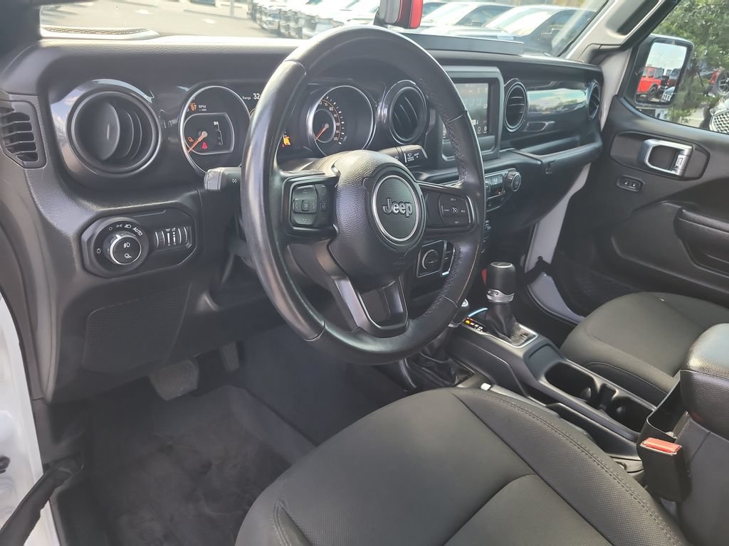 Certified 2022 Jeep Gladiator Sport AWD/4WD image 17