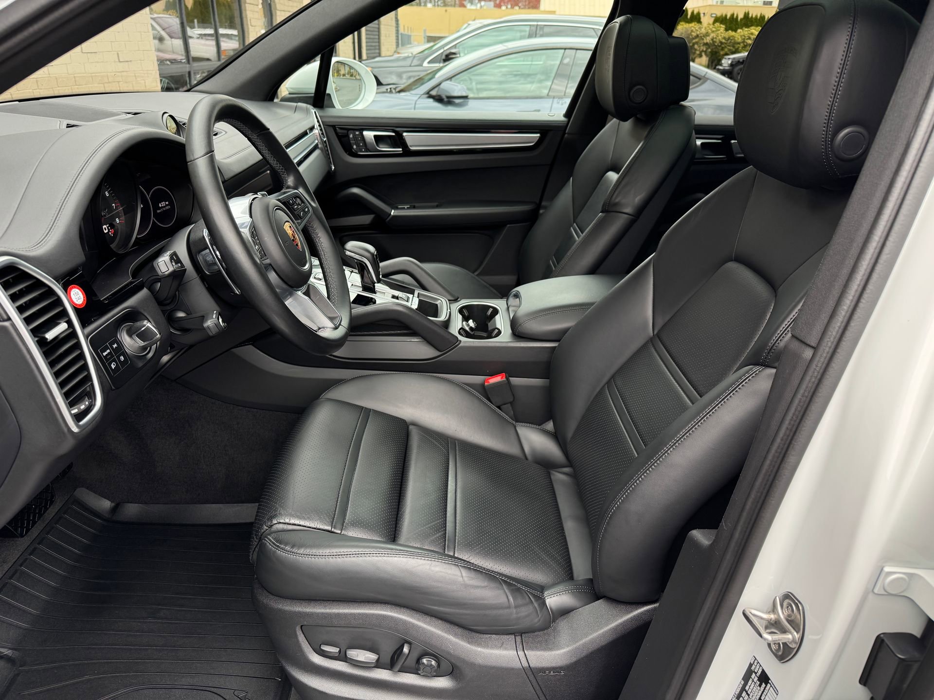 Used 2023 Porsche Cayenne Platinum Edition AWD/4WD image 19