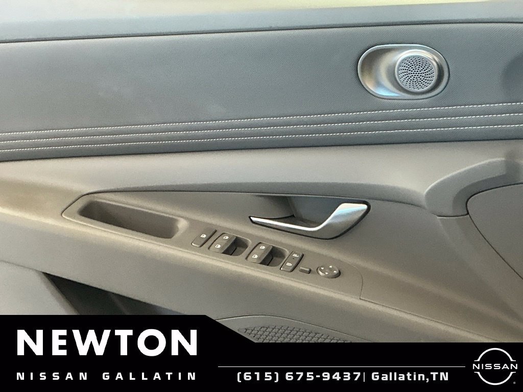 Used 2025 Hyundai Elantra Sport FWD image 30