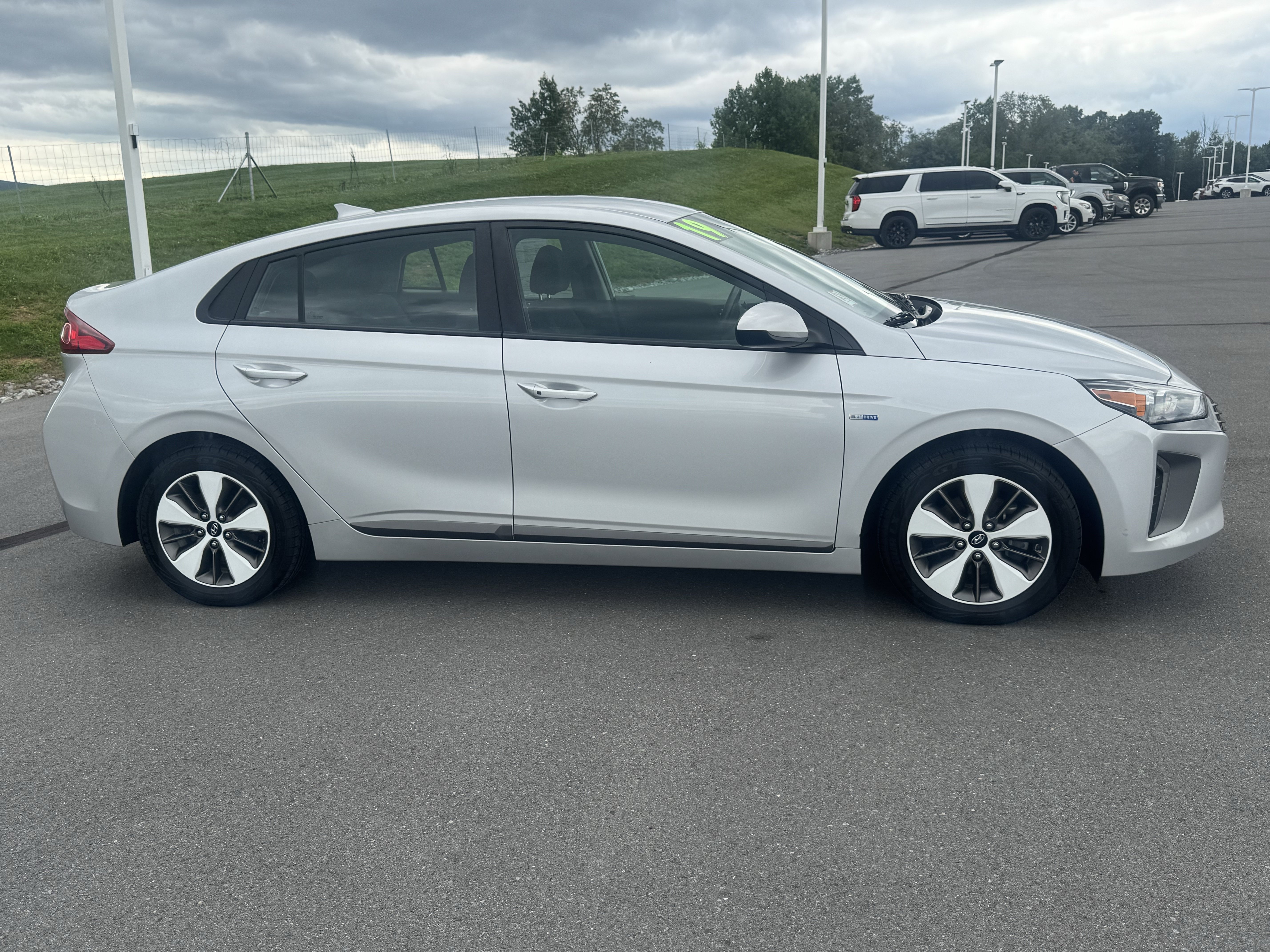 Used 2019 Hyundai Ioniq Plug-In Hybrid FWD image 2