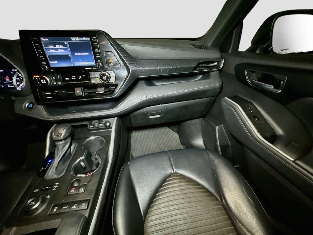 Used 2021 Toyota Highlander XSE AWD/4WD image 30