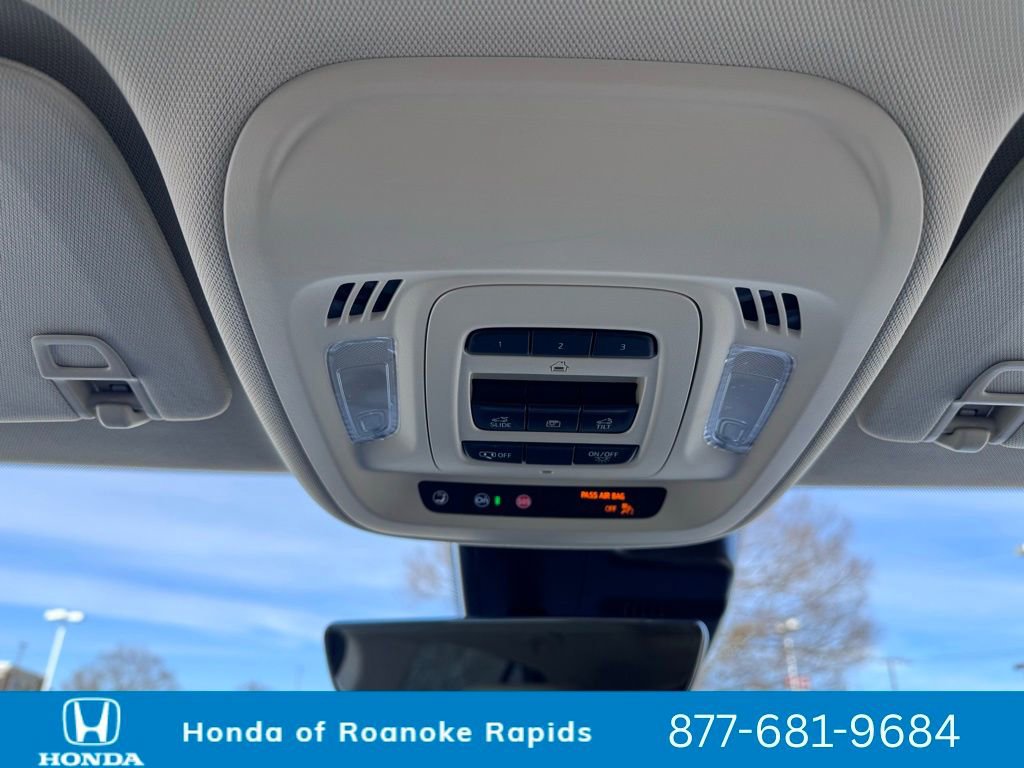 Used 2023 Buick Envision Avenir image 37