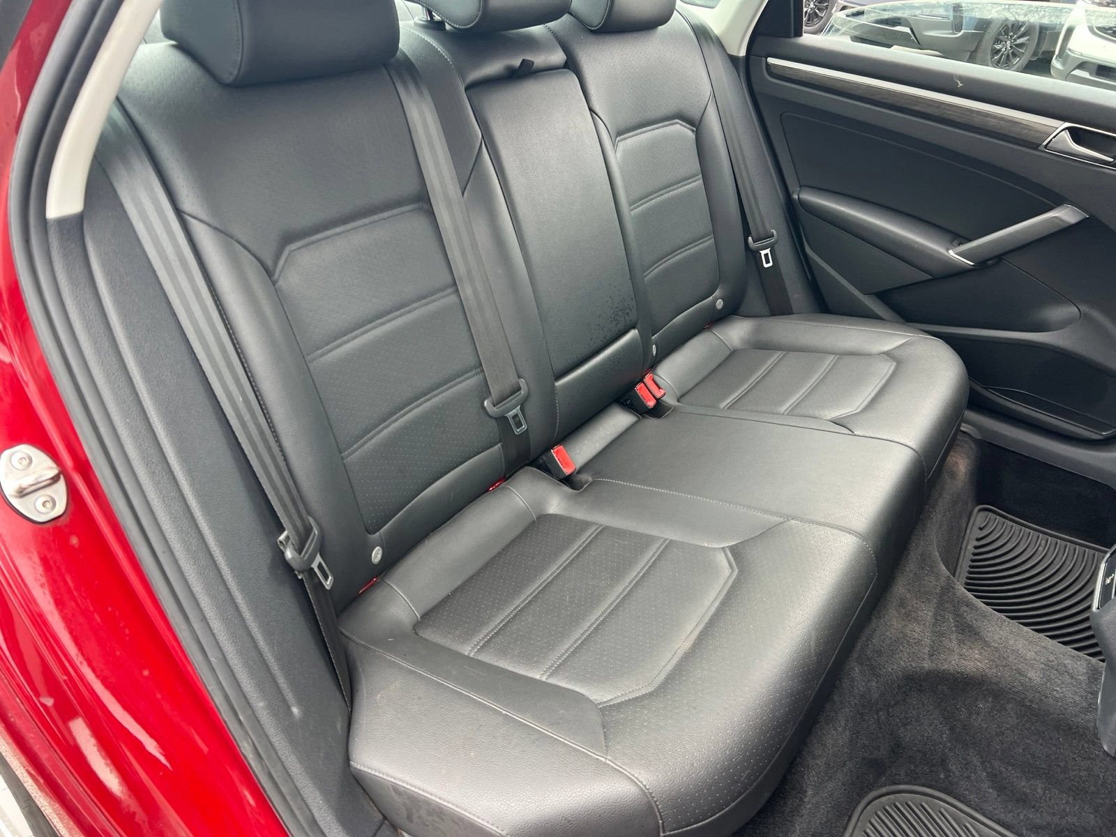 Used 2018 Volkswagen Passat 2.0T SE FWD image 35