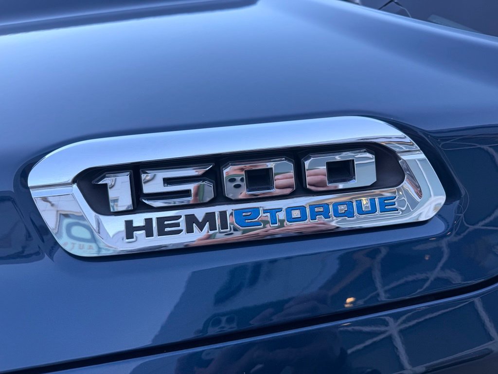 Used 2022 RAM 1500 Laramie AWD/4WD image 14