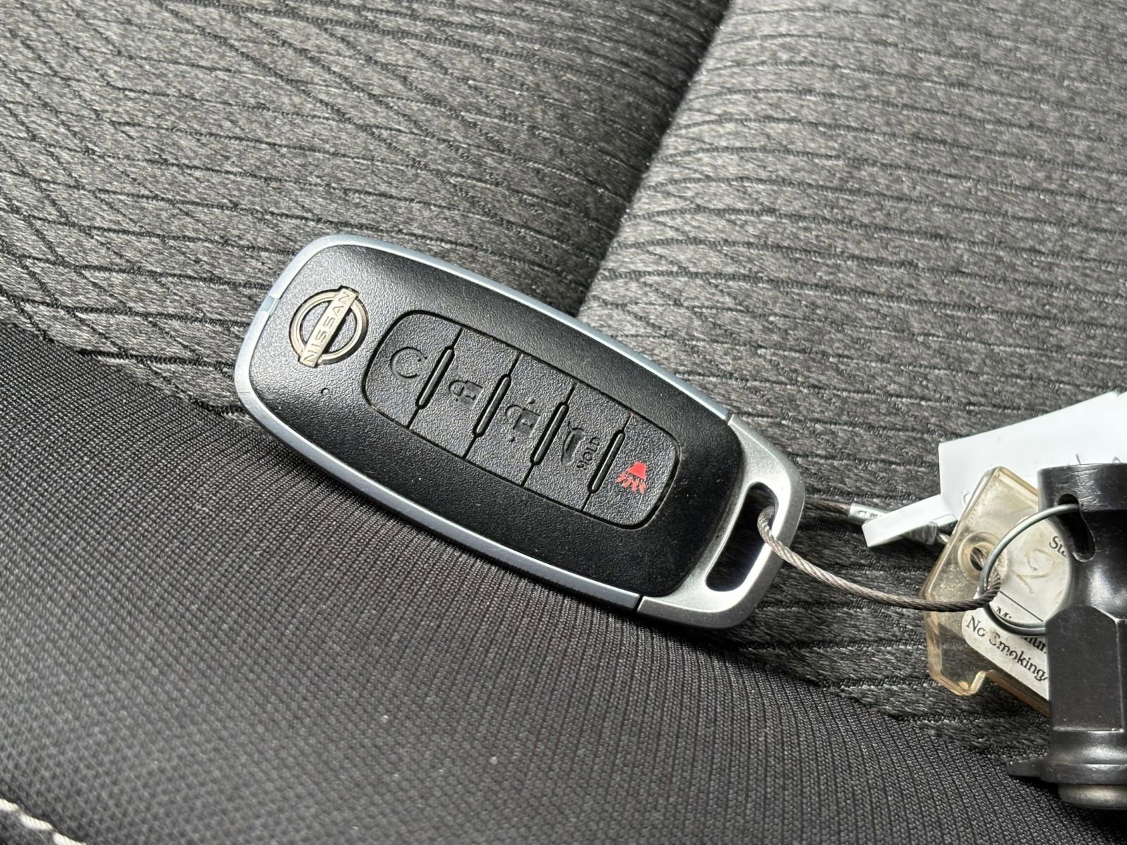 Used 2025 Nissan Rogue SV FWD image 21