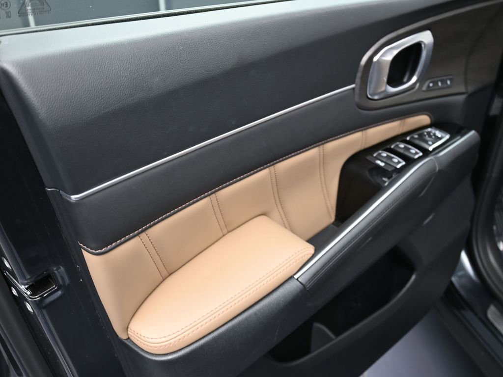 Used 2024 Kia Sorento SX Prestige w/ Olive Brown Leather Package image 13