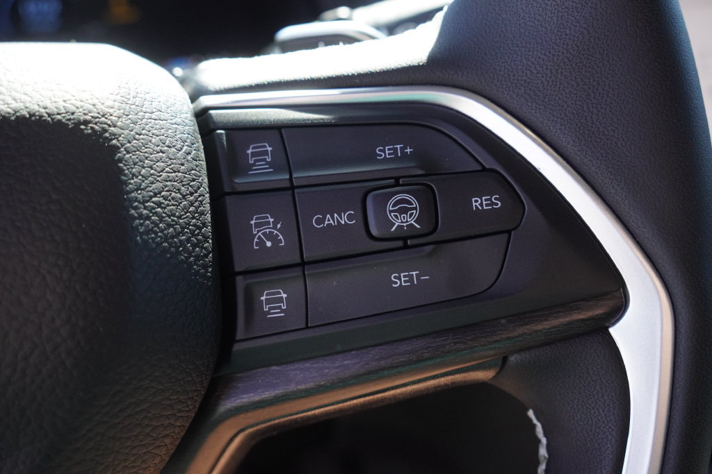Used 2026 Jeep Grand Cherokee Limited AWD/4WD image 23
