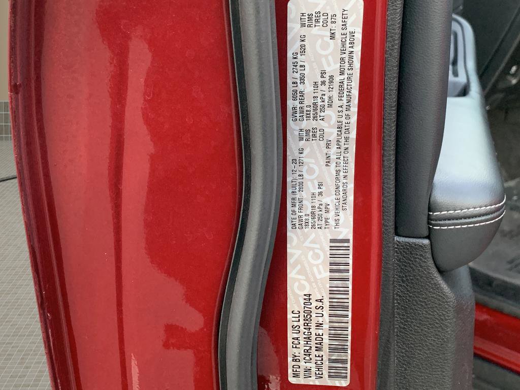 Used 2024 Jeep Grand Cherokee Altitude image 40