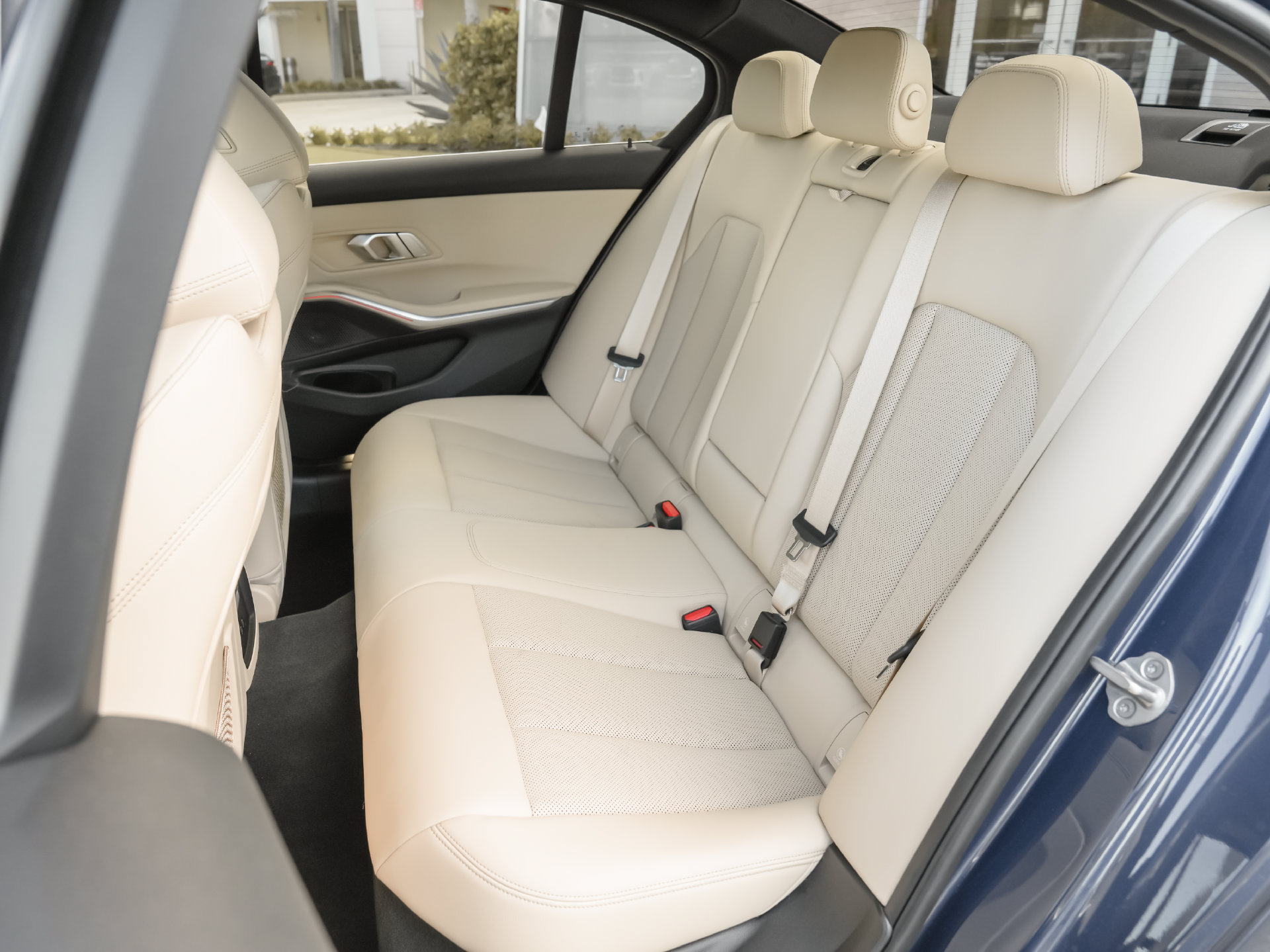 Used 2022 BMW 330i Sedan w/ Driving Assistance Package RWD image 7