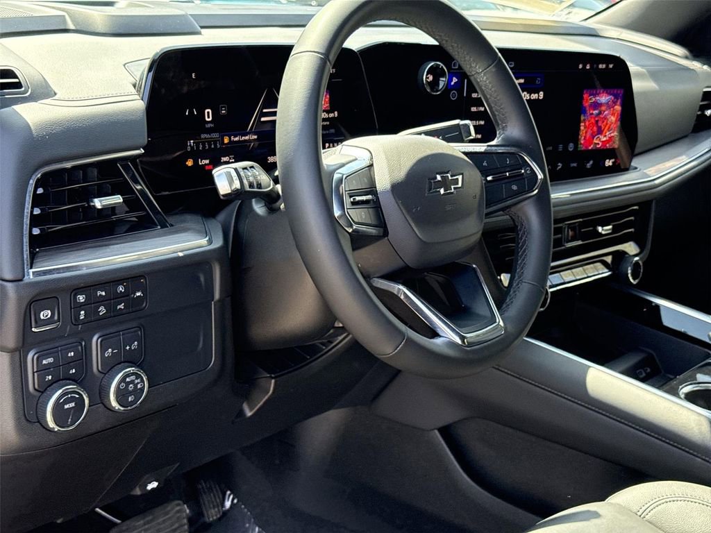 Used 2025 Chevrolet Suburban Z71 AWD/4WD image 9