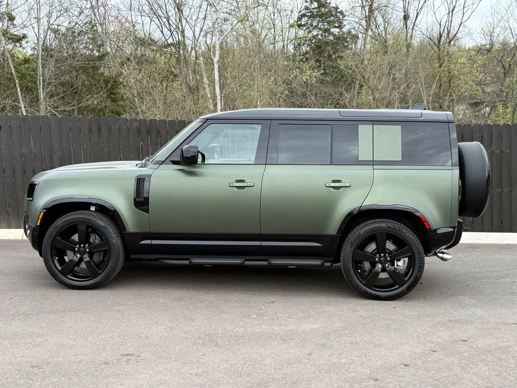 New 2026 Land Rover Defender 110 X-Dynamic SE image 2
