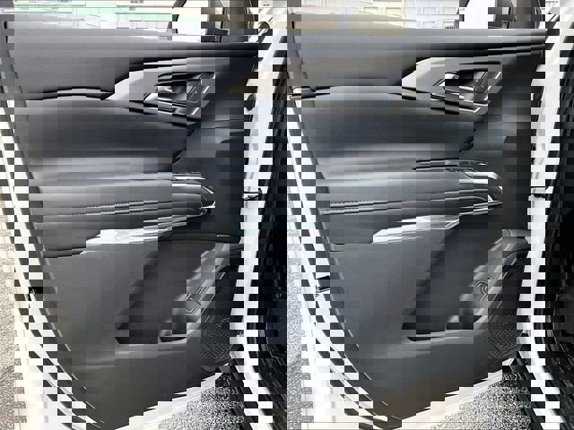 New 2026 Chevrolet Traverse LT w/ Driver Confidence Package image 25