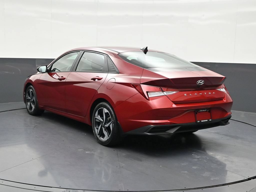Used 2023 Hyundai Elantra SEL w/ Convenience Package FWD image 3