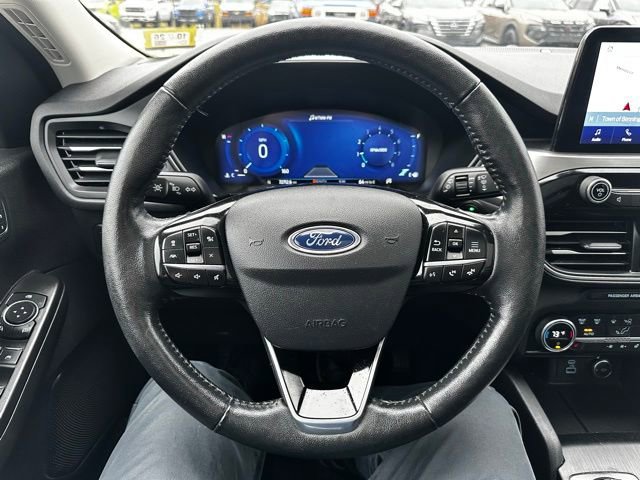 Used 2021 Ford Escape Titanium image 31