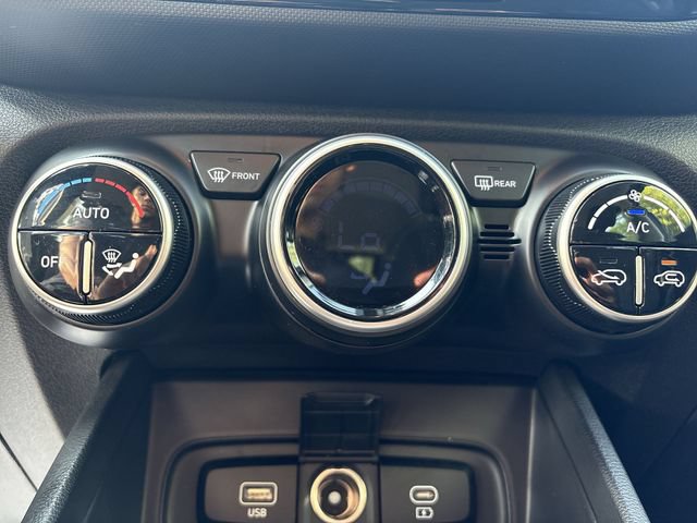 Used 2023 Hyundai Venue SEL FWD image 19