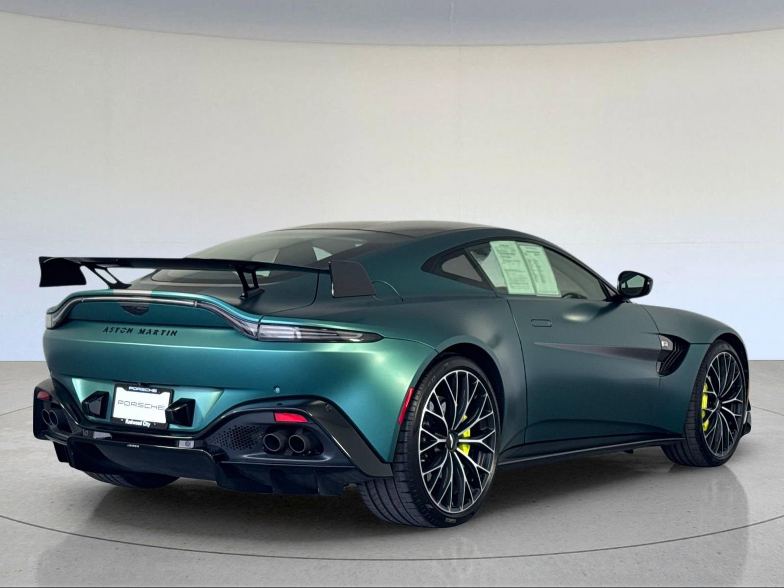 Used 2023 Aston Martin V8 Vantage Coupe RWD image 7