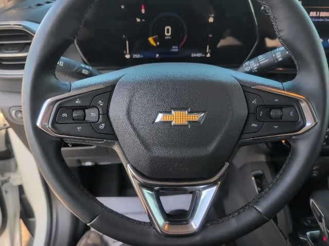 Used 2025 Chevrolet TrailBlazer LT w/ LT Cold Weather Package FWD image 19