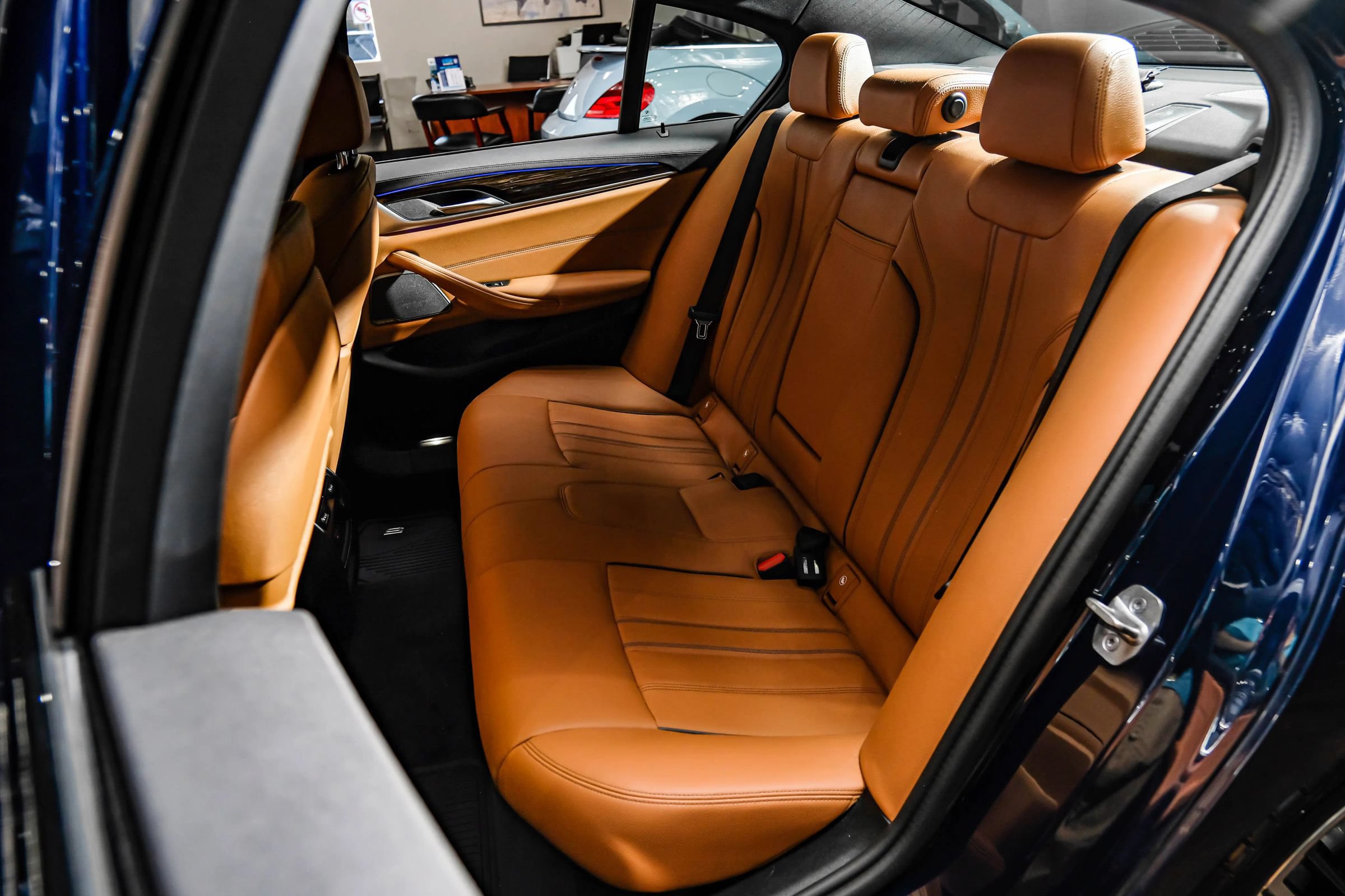 Used 2023 BMW M550i xDrive w/ Parking Assistance Package AWD/4WD image 50