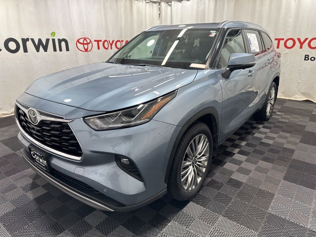 Used 2024 Toyota Highlander Platinum image 3