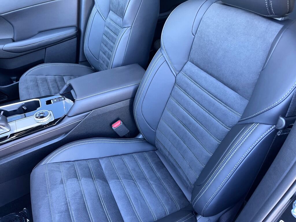 New 2025 Mitsubishi Outlander SE image 13