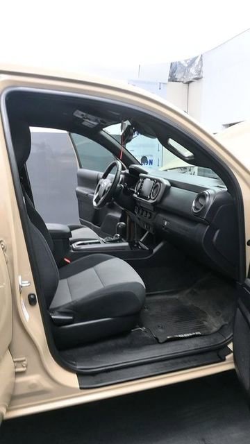 Used 2020 Toyota Tacoma TRD Off-Road w/ Technology Package AWD/4WD image 17