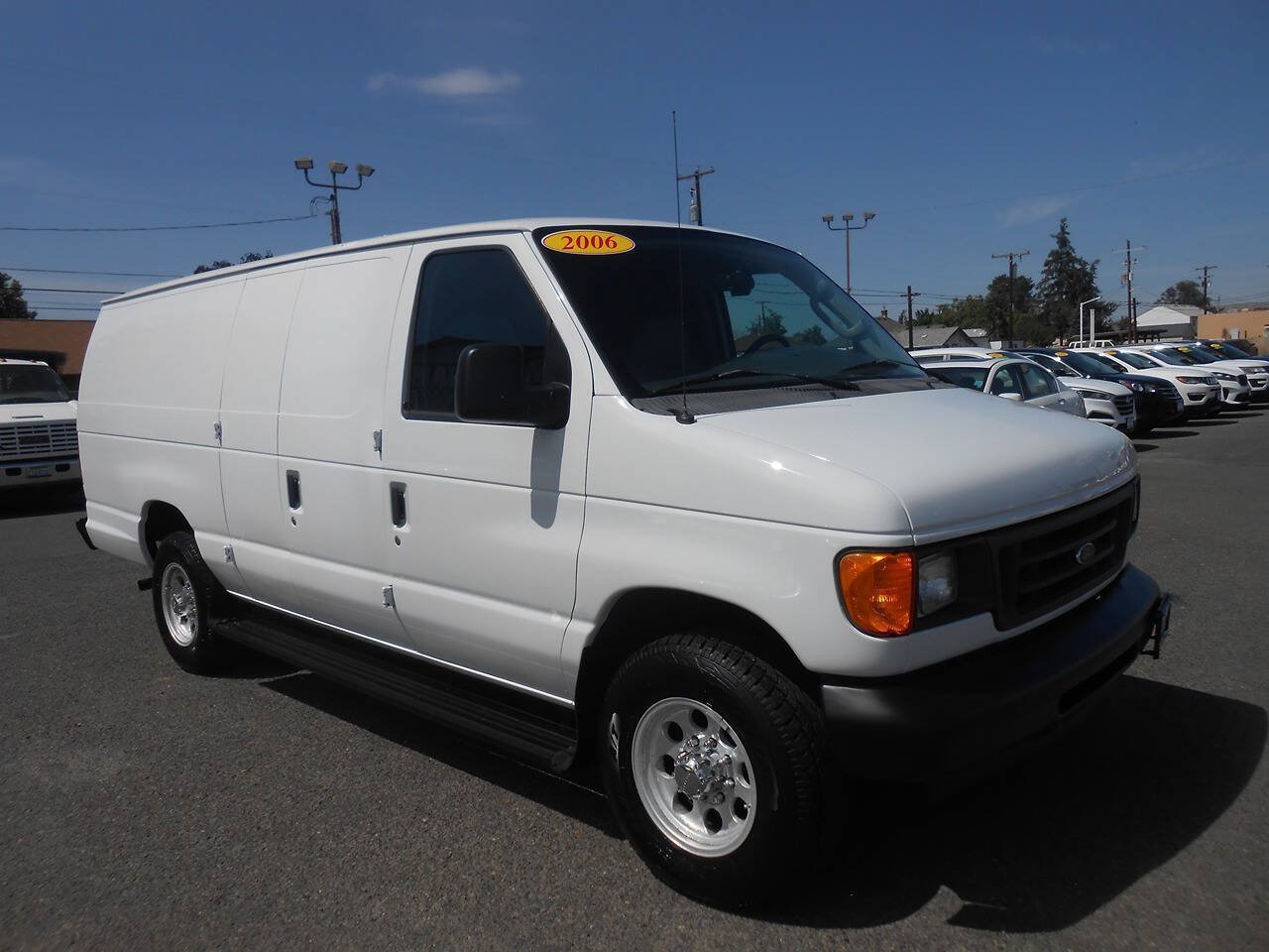 Used 2006 Ford E-250 and Econoline 250 Extended RWD image 3