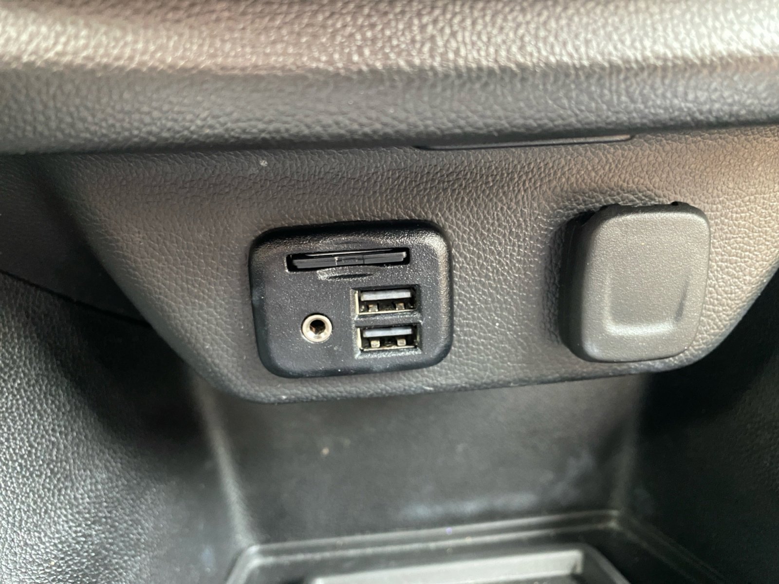 Used 2023 Chevrolet Traverse Premier image 21