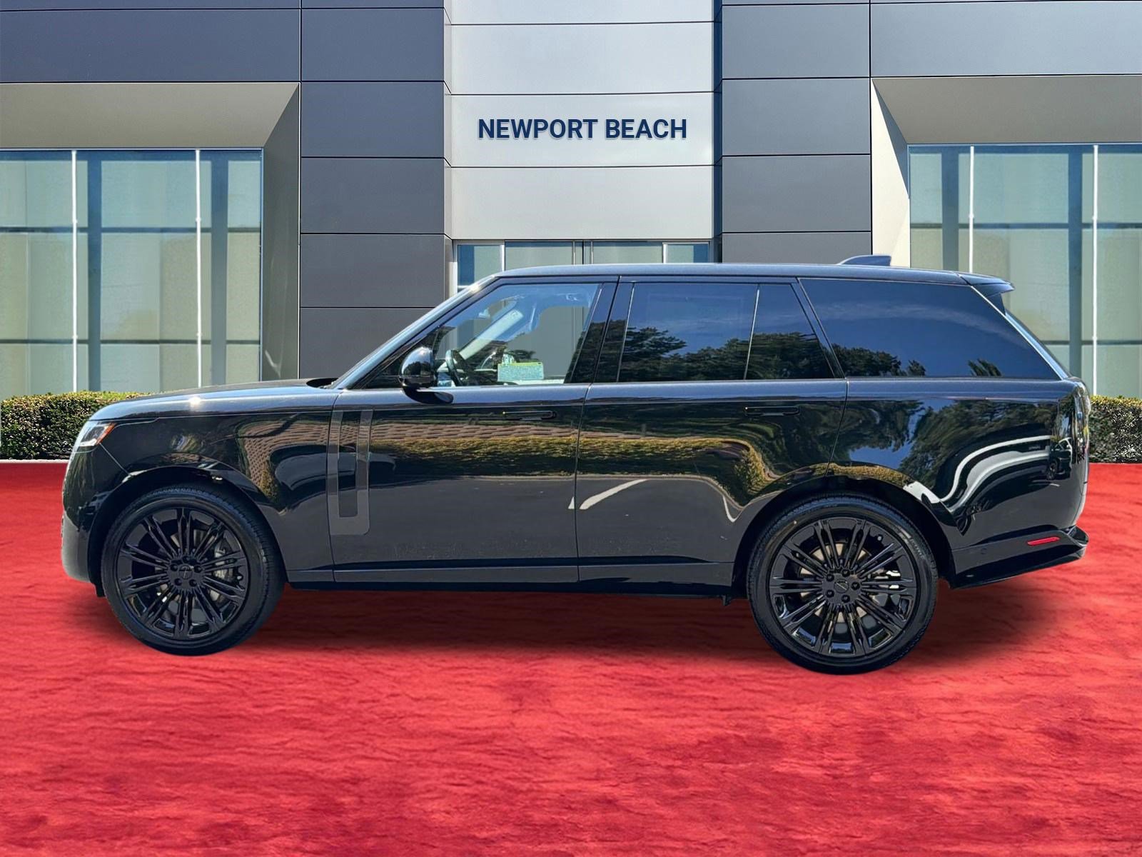 New 2026 Land Rover Range Rover SE image 2
