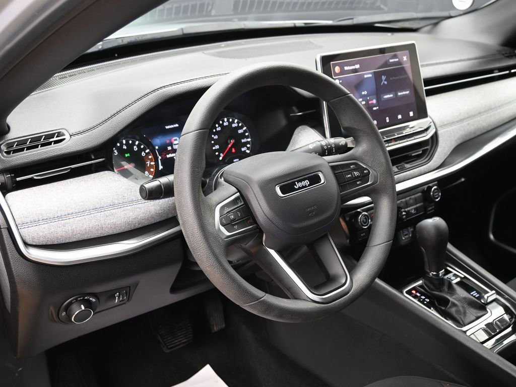 Used 2024 Jeep Compass Sport image 17