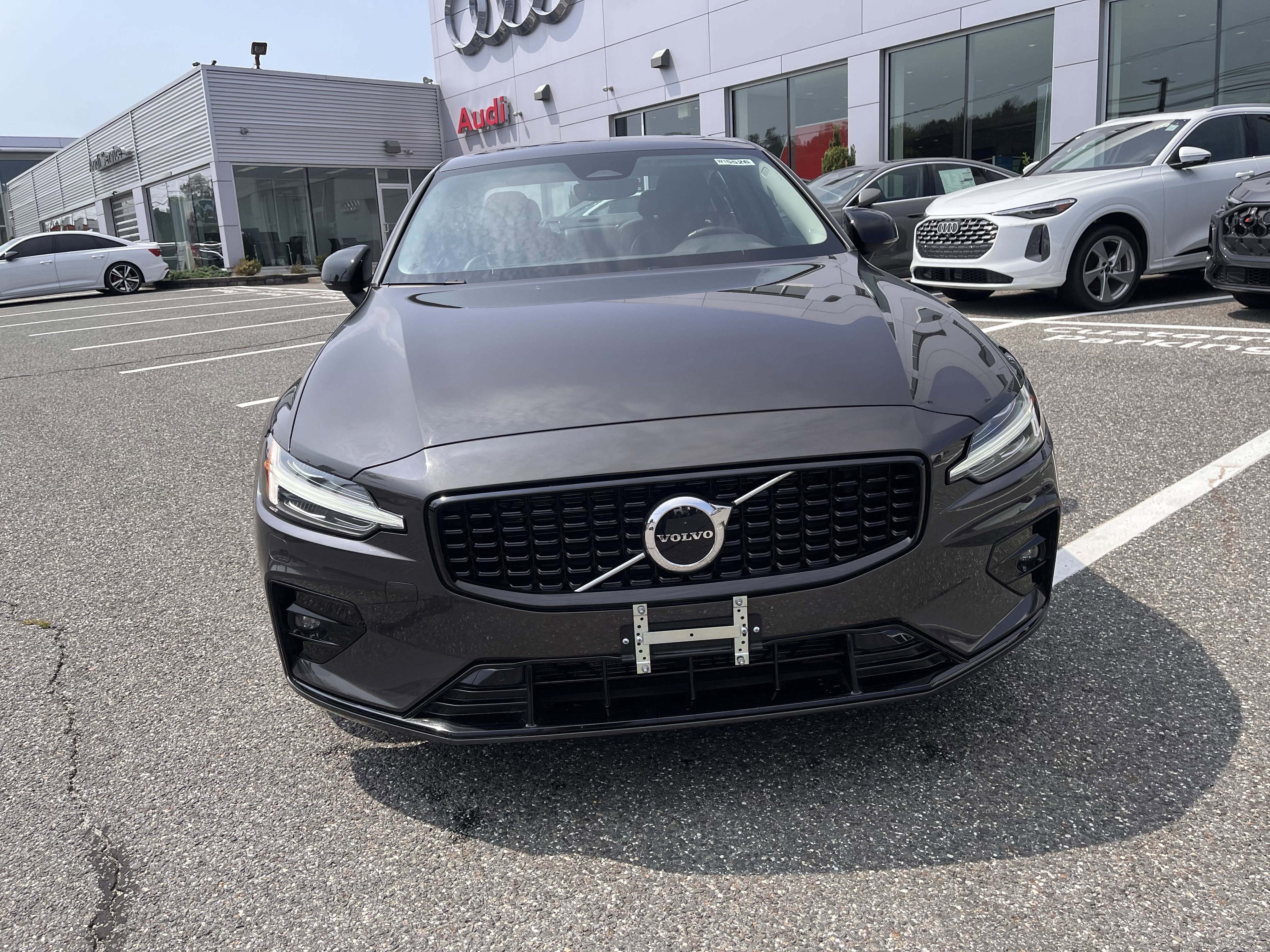 Certified 2025 Volvo S60 B5 Core image 2