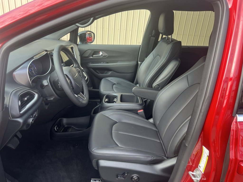 New 2025 Chrysler Pacifica Select image 11