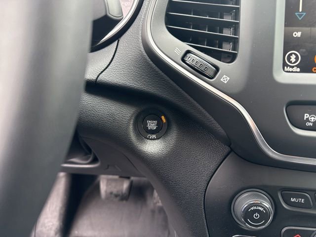 Used 2023 Jeep Cherokee Altitude Lux image 26