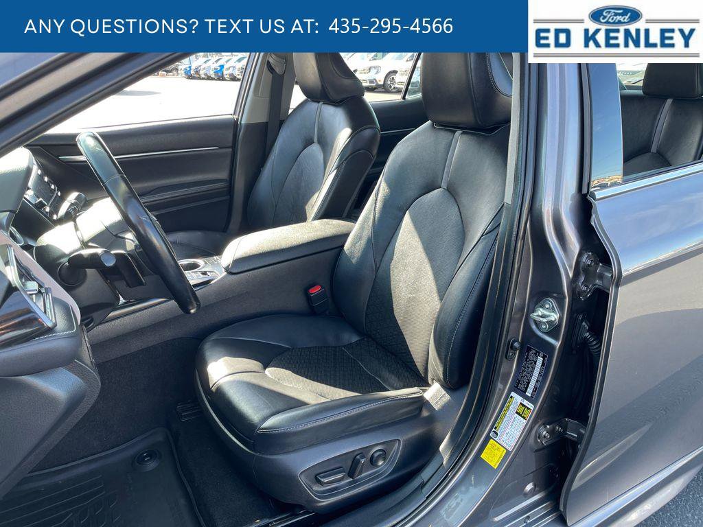 Used 2020 Toyota Camry XSE FWD image 3