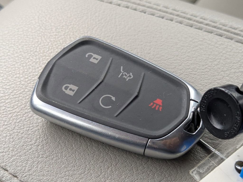 Used 2021 Cadillac XT4 Premium Luxury w/ Cold Weather Package image 32