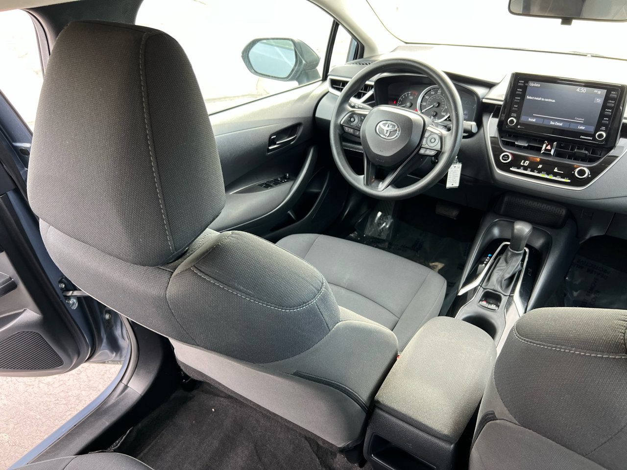 Used 2022 Toyota Corolla LE image 48