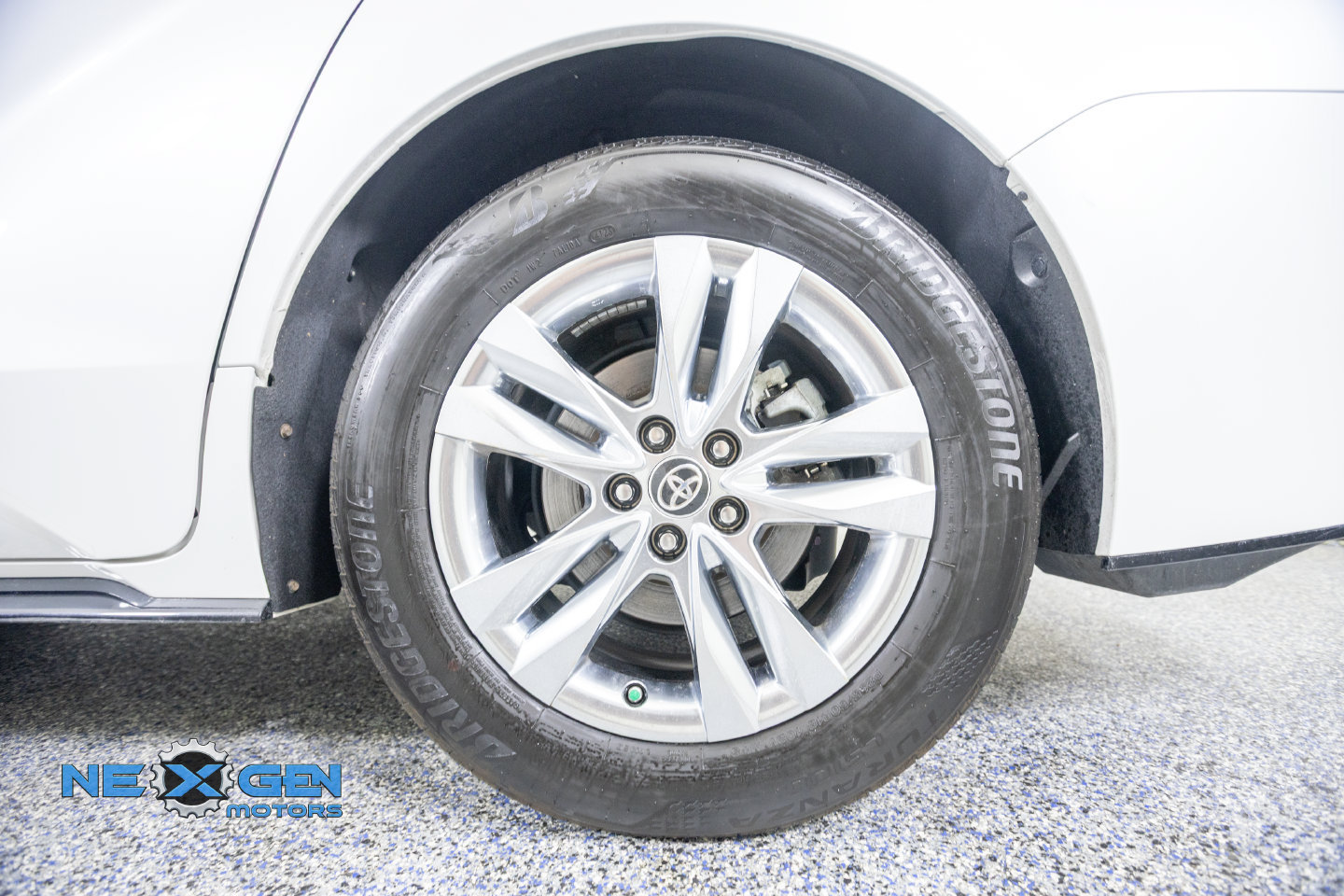 Used 2024 Toyota Sienna Limited AWD/4WD image 46