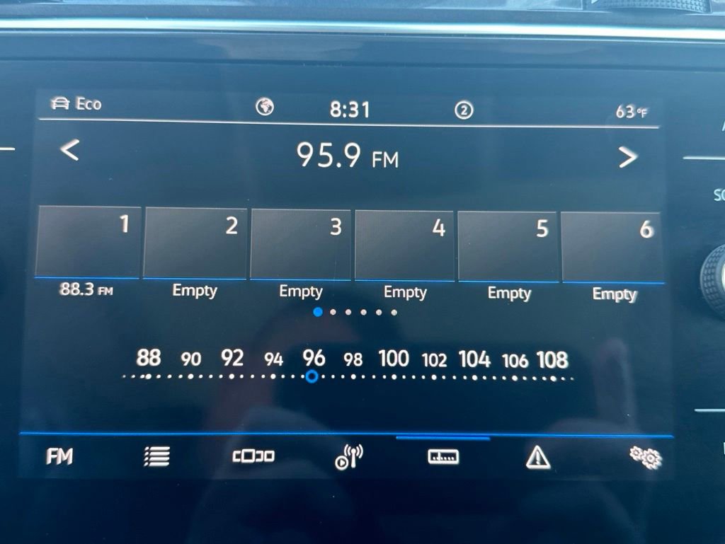 Used 2024 Volkswagen Tiguan SE w/ Panoramic Sunroof Package AWD/4WD image 26