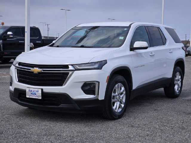 Used 2023 Chevrolet Traverse LS w/ Safety Package FWD image 3
