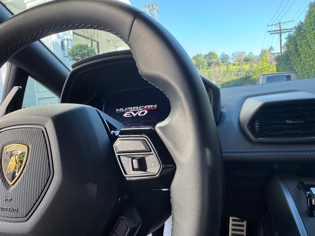 Used 2023 Lamborghini Huracan EVO image 47