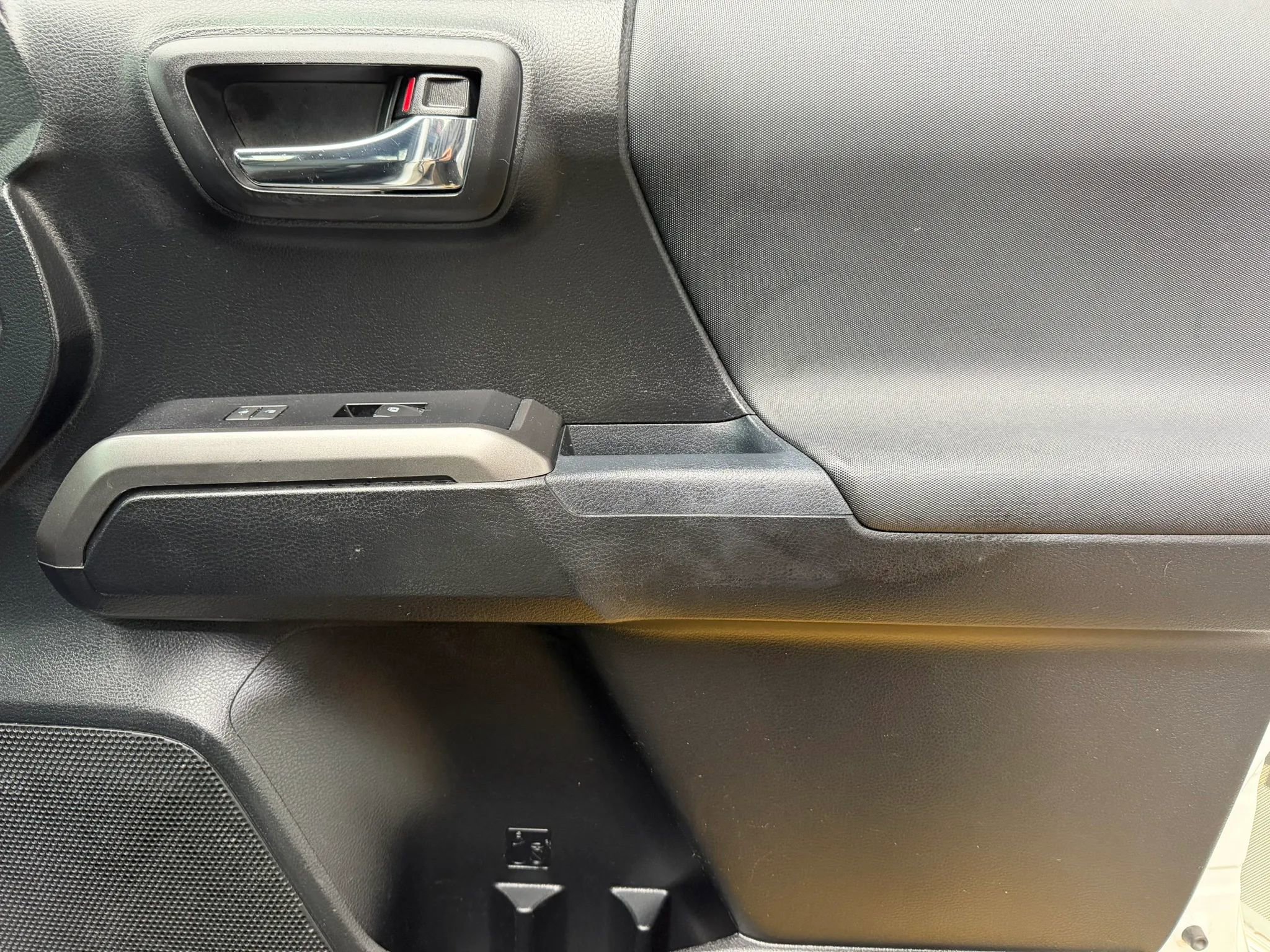 Used 2017 Toyota Tacoma TRD Sport w/ Tow Package image 14