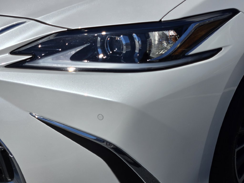 Certified 2025 Lexus ES 350 w/ Premium Package FWD image 10