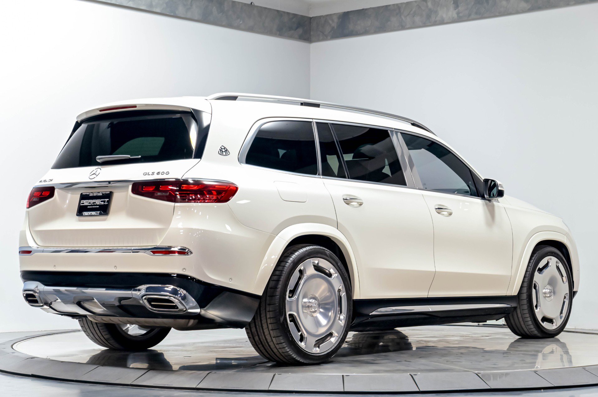 Used 2024 Mercedes-Benz Maybach GLS 600 4MATIC image 16
