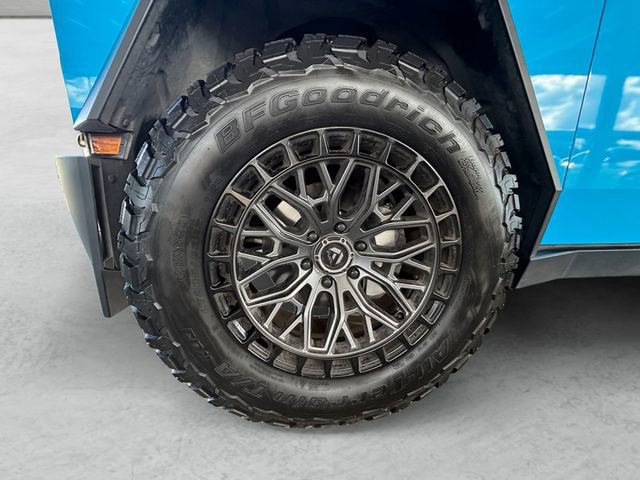 Used 2024 Tesla Cybertruck AWD Crew Cab image 29