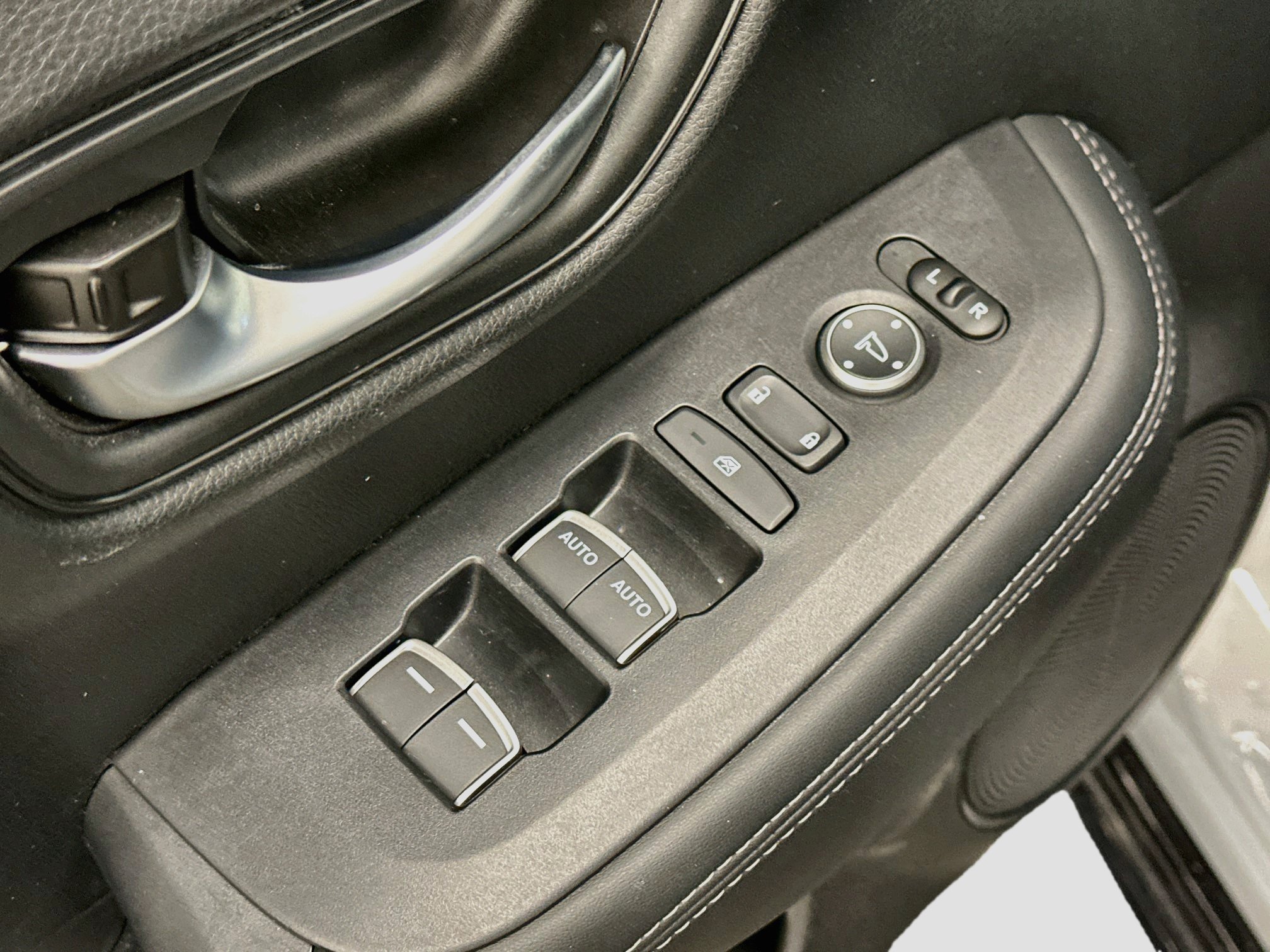 Used 2026 Honda HR-V EX-L image 15