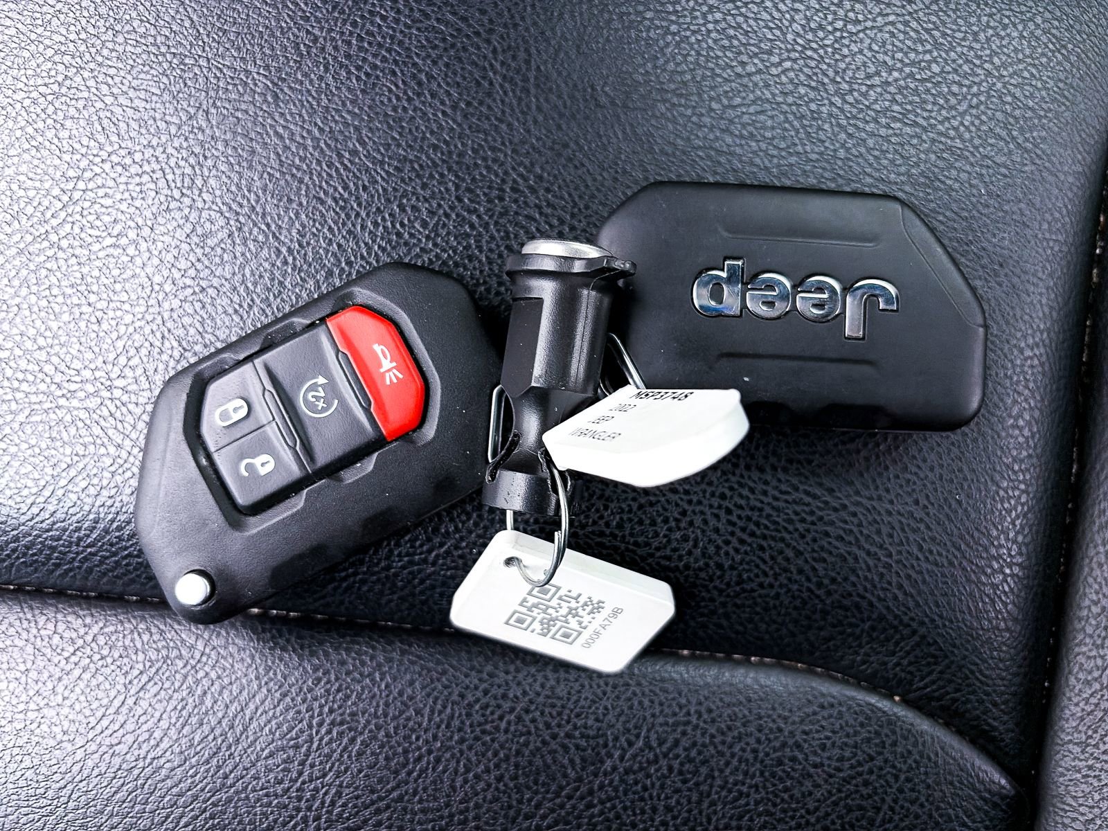 Used 2022 Jeep Wrangler Unlimited Sahara w/ Cold Weather Group image 29