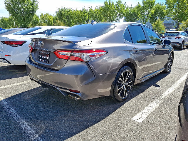 Used 2019 Toyota Camry SE w/ Convenience Package FWD image 4