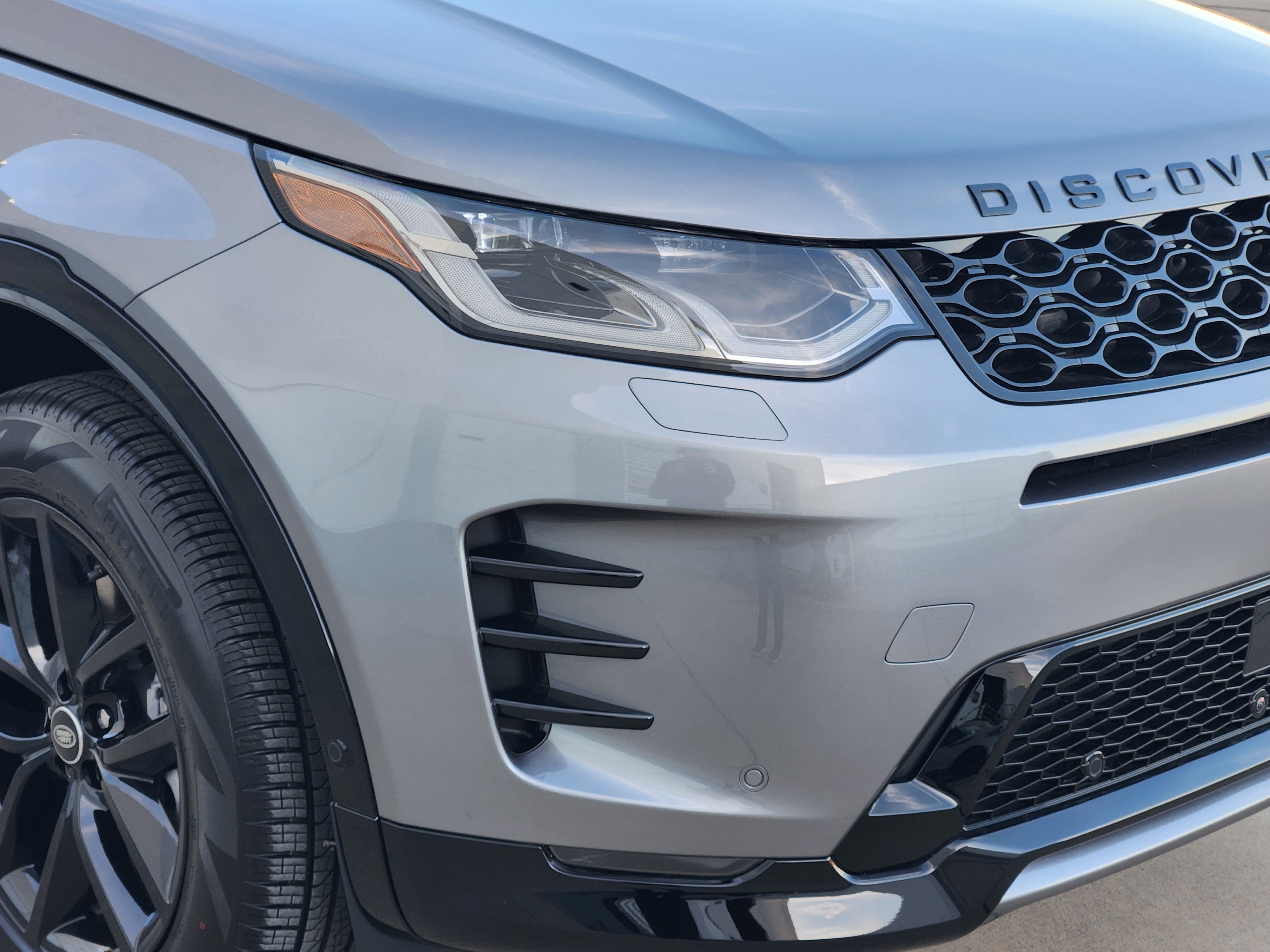New 2025 Land Rover Discovery Sport Dynamic SE image 8
